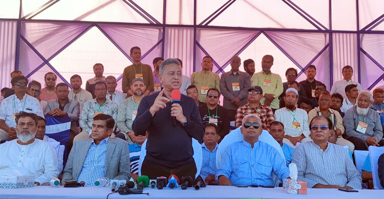 শেখ হাসিনা পলায়নের মধ‌্য দিয়ে যে পরিবর্তন এসেছে সেটি ধরে রাখতে হবে